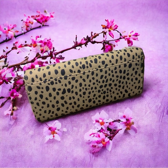 Universal Thread- Animal Print Wallet ๐ NWOT - Picture 2 of 7